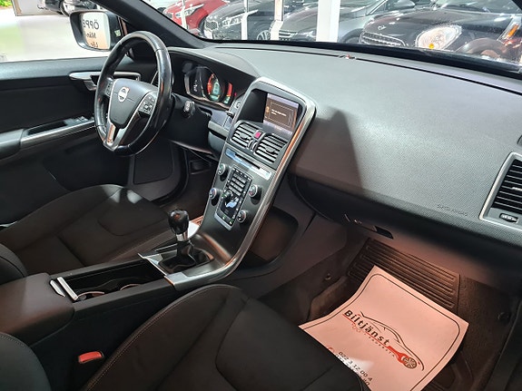 Volvo XC60 7 of 9