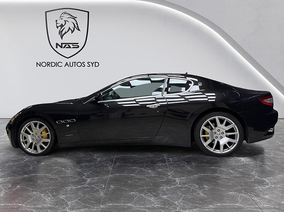 Maserati GranTurismo 2 of 5