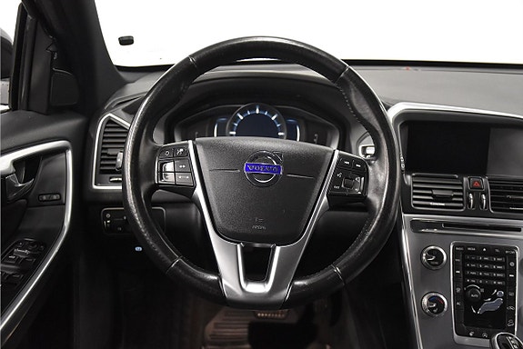 Volvo XC60 2 of 5