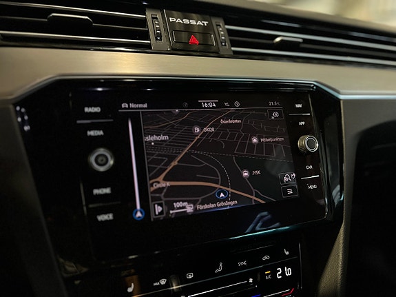 Volkswagen Passat 9 of 19
