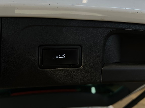 Volkswagen Passat 17 of 19