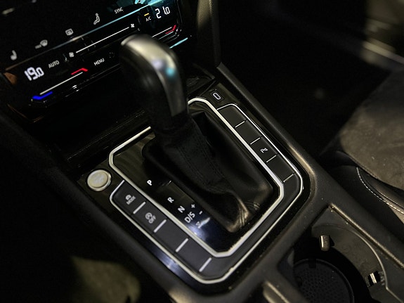 Volkswagen Passat 7 of 19