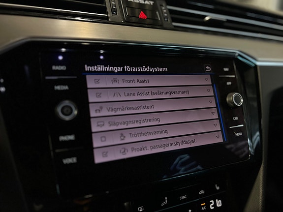 Volkswagen Passat 15 of 19