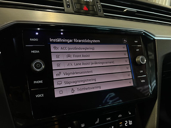 Volkswagen Passat 14 of 19