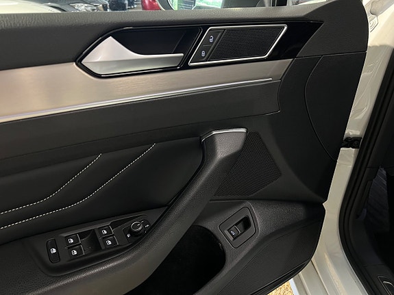 Volkswagen Passat 6 of 19