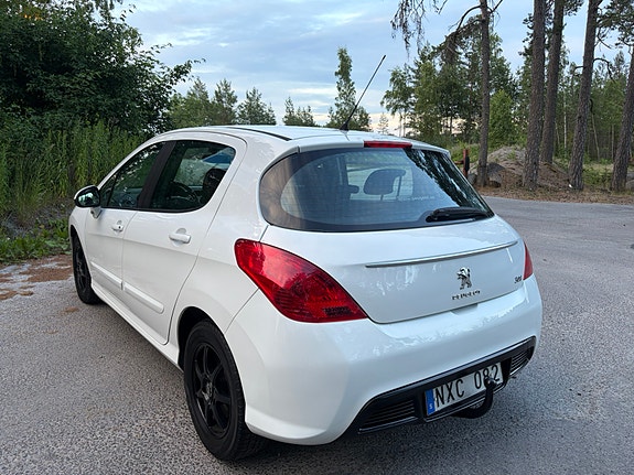 Peugeot 308 4 of 5
