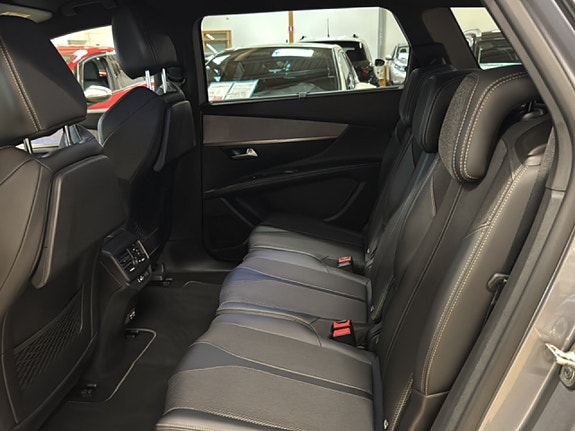 Peugeot 5008 9 of 18