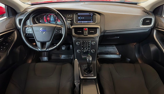 Volvo V40 9 of 16