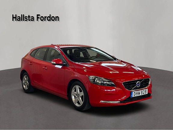 Volvo V40 3 of 16