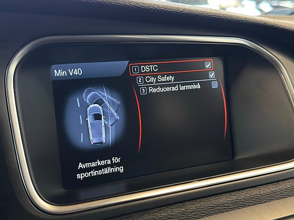 Volvo V40 10 of 16