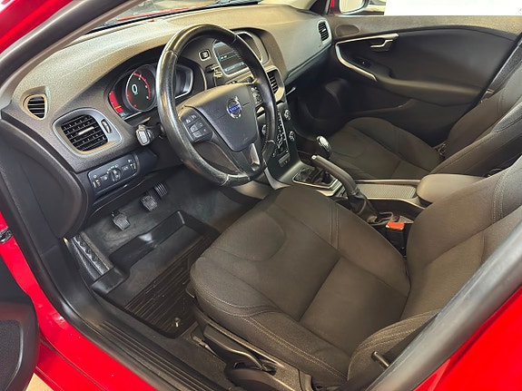 Volvo V40 7 of 16