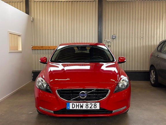Volvo V40 3 of 5