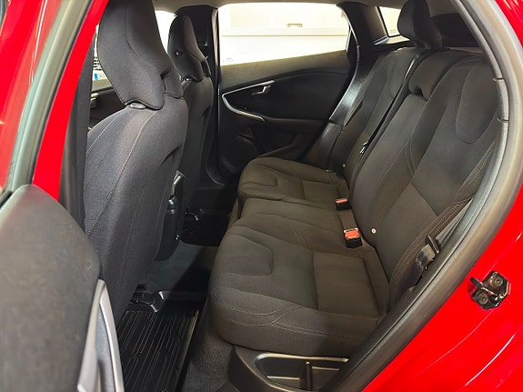 Volvo V40 8 of 16