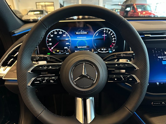 Mercedes-Benz E300 e 8 of 14