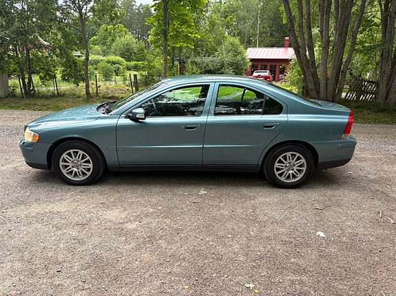 Volvo S60 4 of 5