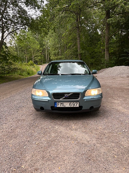 Volvo S60 2 of 5