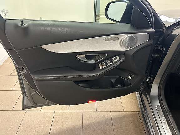 Mercedes-Benz C200 8 of 13