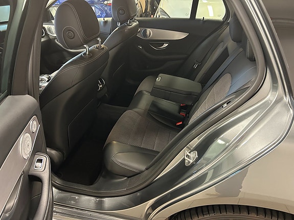 Mercedes-Benz C200 9 of 13
