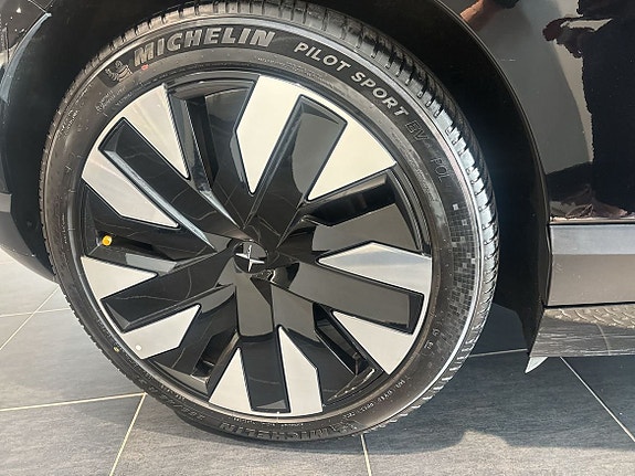 Polestar 4 10 of 12