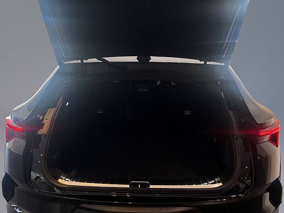 Polestar 4 9 of 12