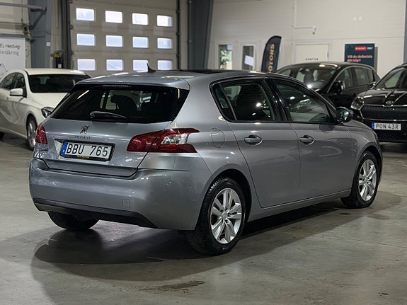 Peugeot 308 2 of 5