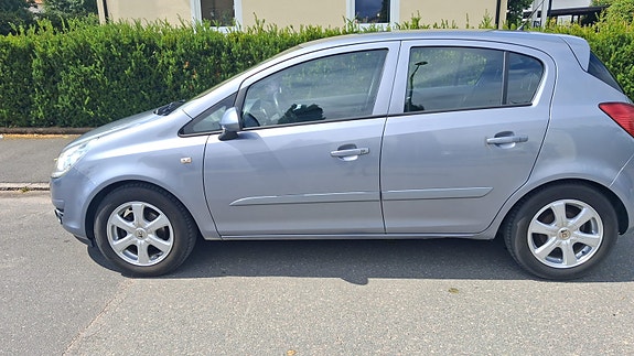 Opel Corsa 2 of 5