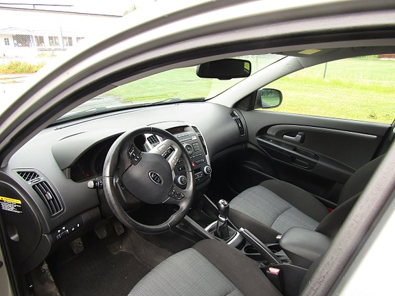 Kia Ceed 8 of 14