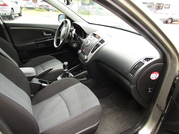 Kia Ceed 12 of 14