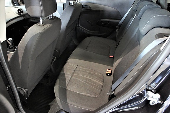 Chevrolet Aveo 17 of 19