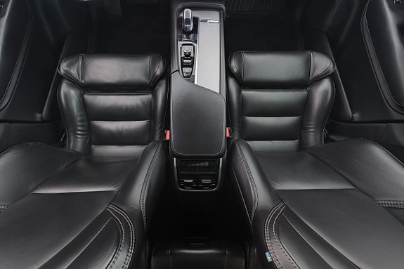 Volvo XC90 10 of 20