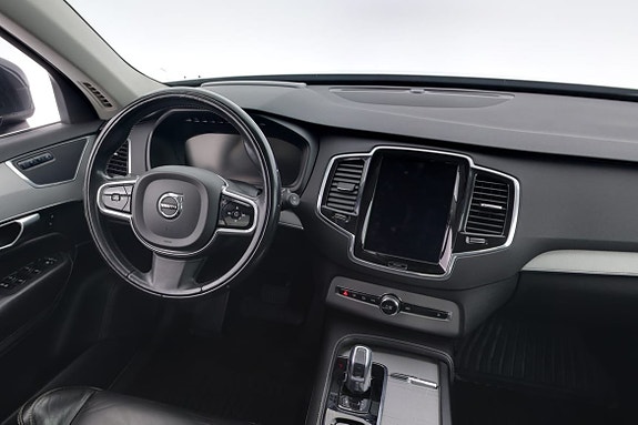 Volvo XC90 8 of 20