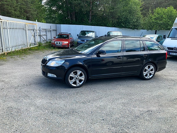 Skoda Octavia 2 of 9