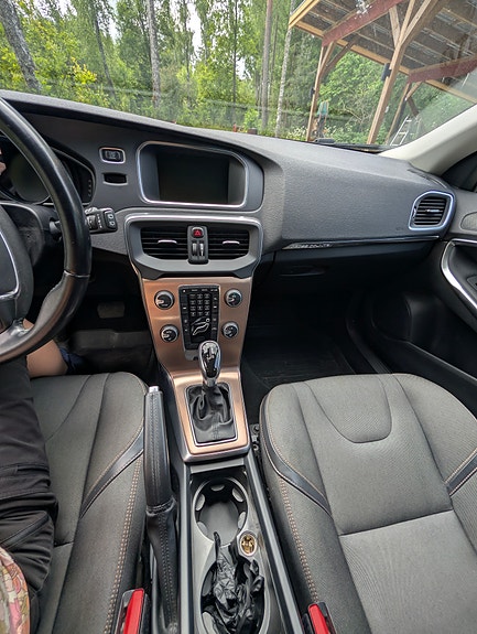 Volvo V40 Cross Country 8 of 11