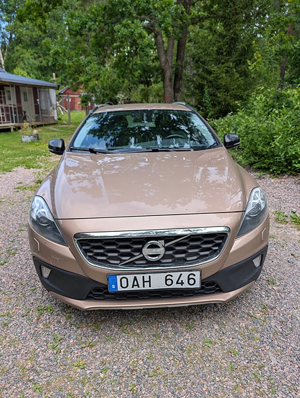 Volvo V40 Cross Country 2 of 11