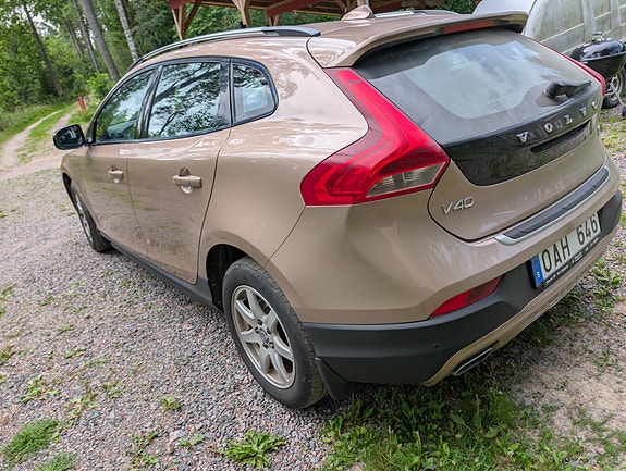 Volvo V40 Cross Country 5 of 11