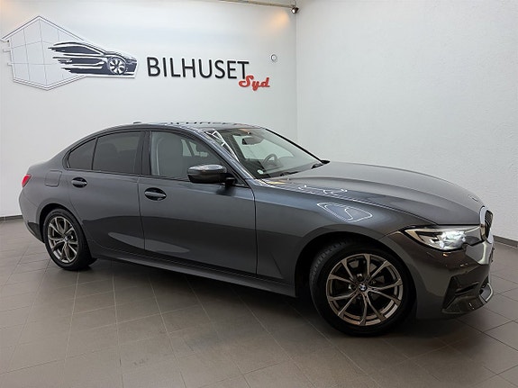 BMW 320 2 of 5