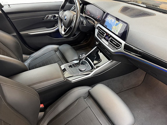 BMW 320 9 of 17