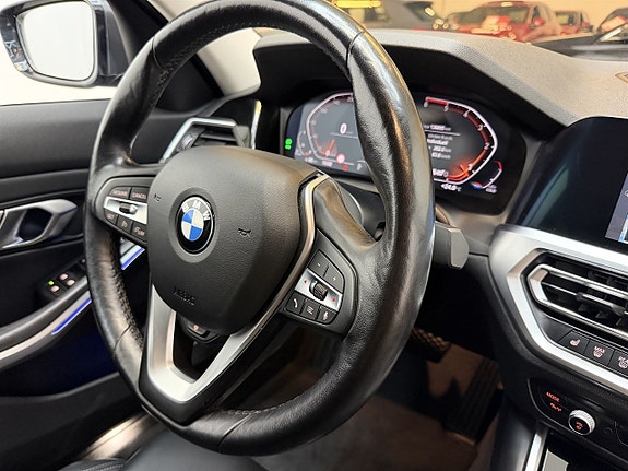 BMW 320 12 of 17