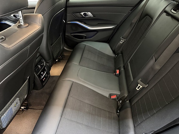 BMW 320 7 of 17