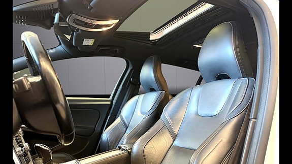 Volvo V60 4 of 30