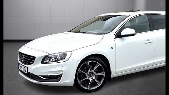 Volvo V60 2 of 30