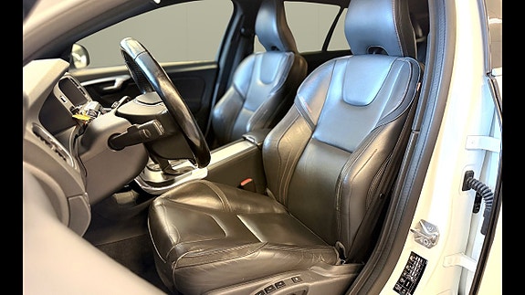 Volvo V60 19 of 30