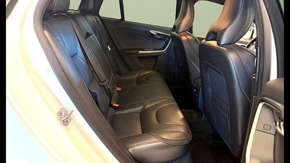 Volvo V60 23 of 30