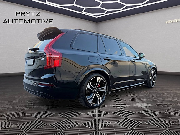 Volvo XC90 2 of 5