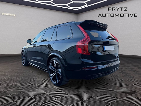 Volvo XC90 4 of 5