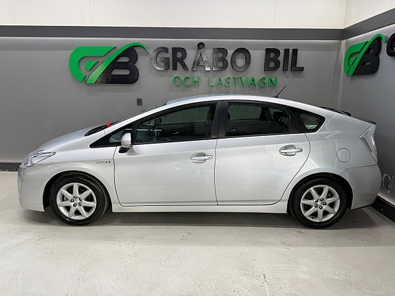 Toyota Prius 2 of 5