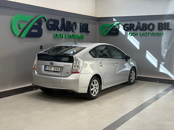 Toyota Prius 5 of 5