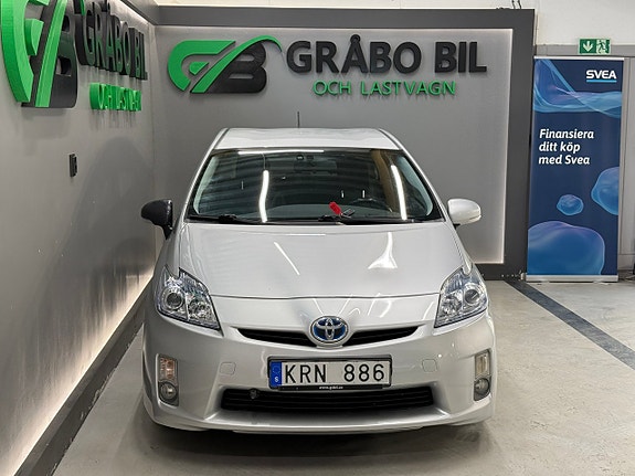 Toyota Prius 4 of 5