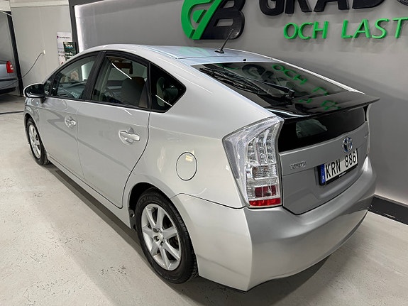 Toyota Prius 3 of 5