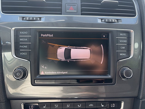 Volkswagen Golf Alltrack 11 of 14